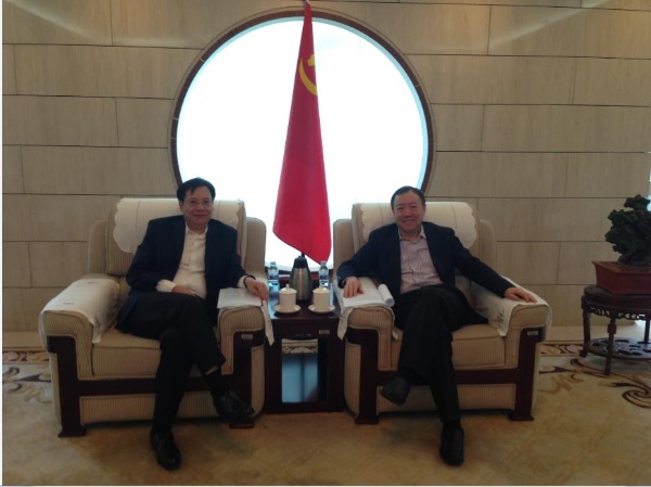 刘家德董事长向中国保险监督管理委员会黄洪副主席汇报有关工作