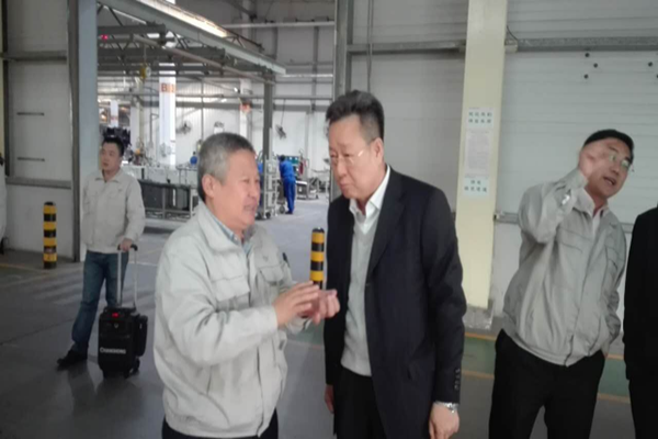 公司销售总监阎陆军带队拜会一汽解放青岛汽车有限公司